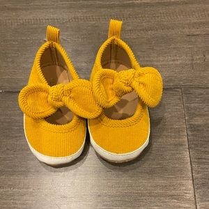 Old Navy Cute Shoes for baby size 3 to 6 months